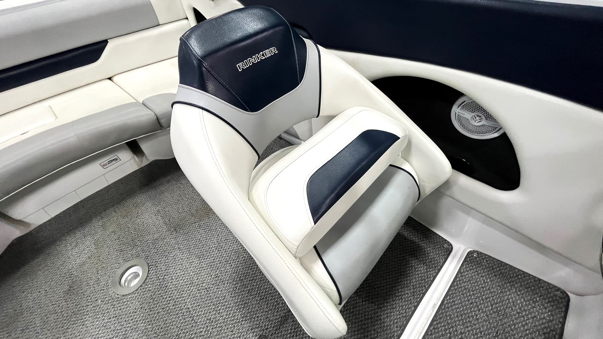 Rinker 236 Captiva Happy Days Boat Centre